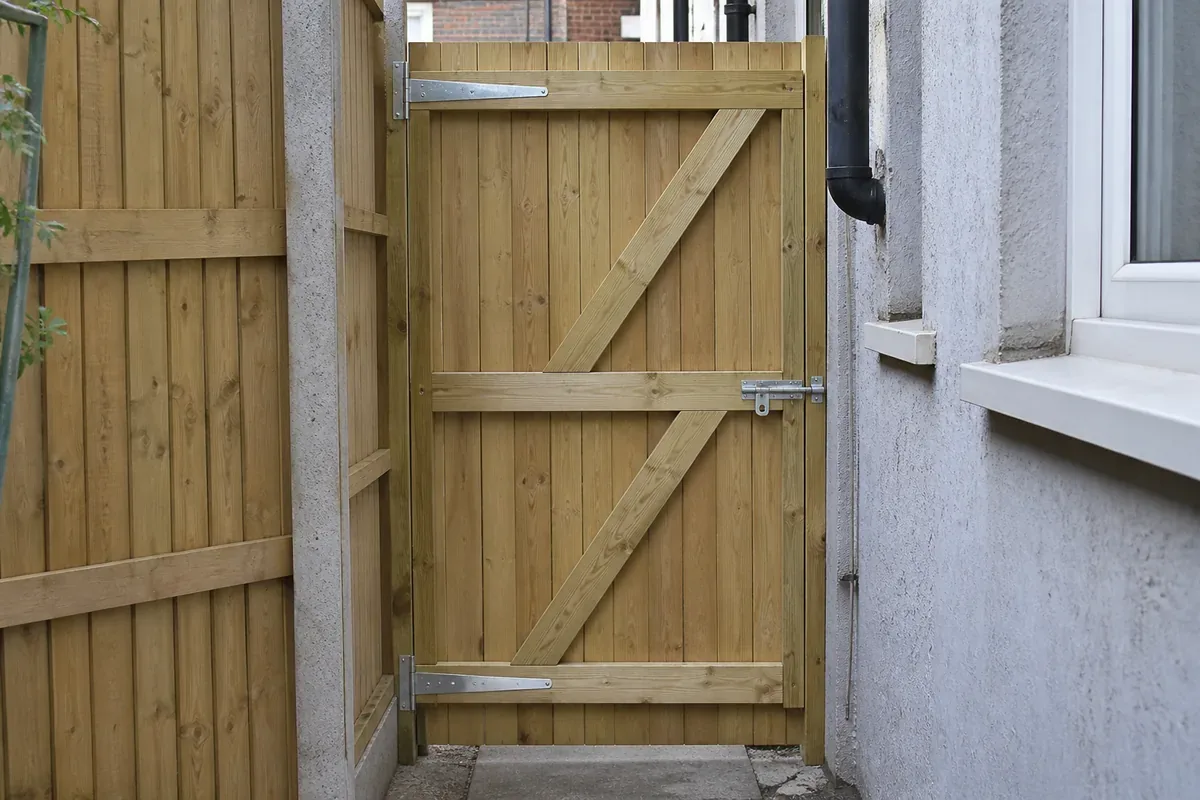 Wooden Gates in Stoke-on-Trent